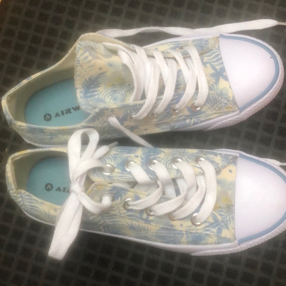 New without tags. Airwalk shoe size 6.